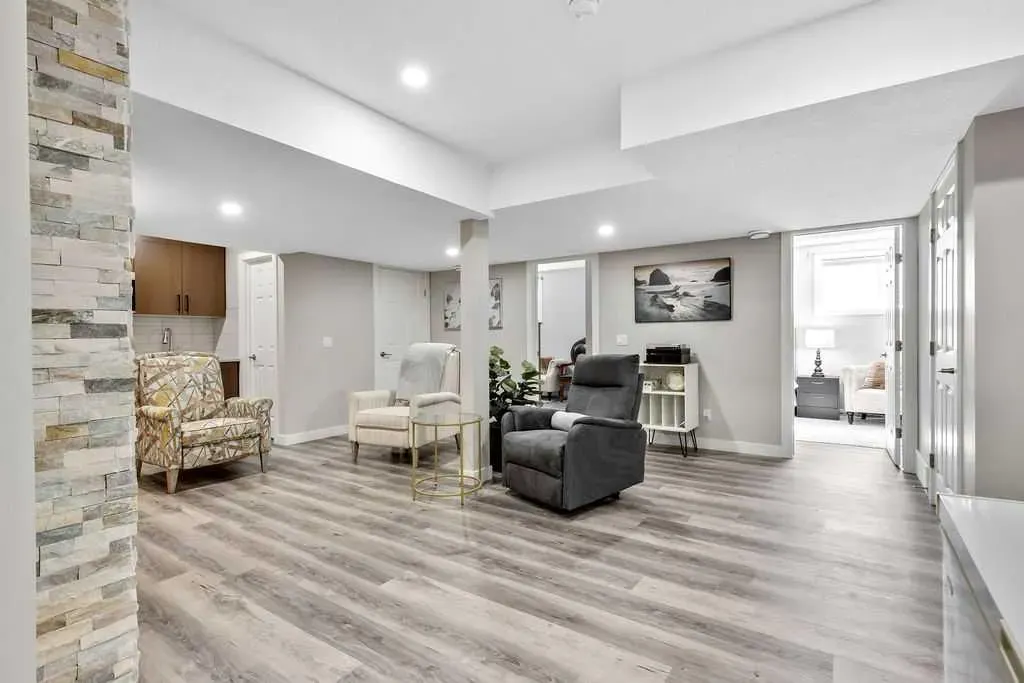 165 Carrington Close NW