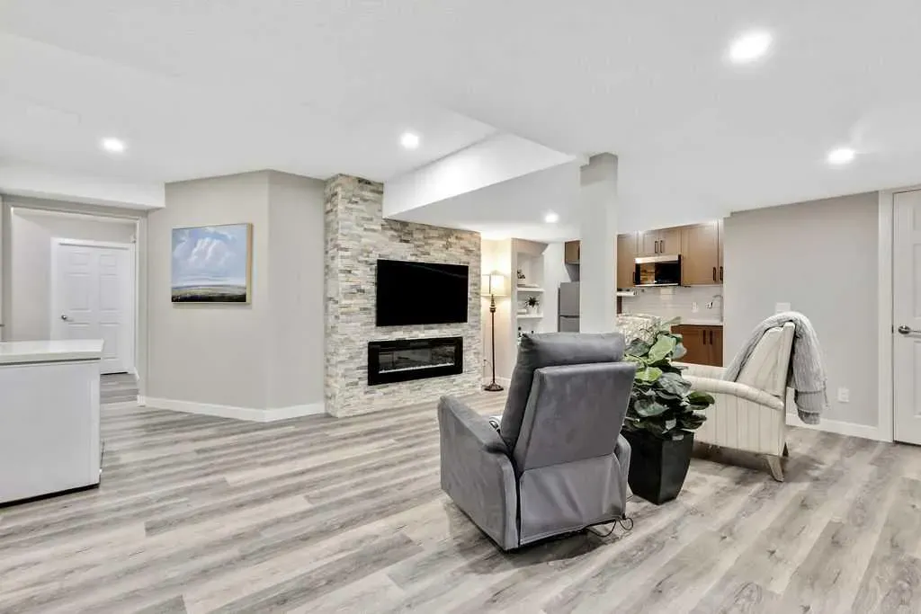 165 Carrington Close NW