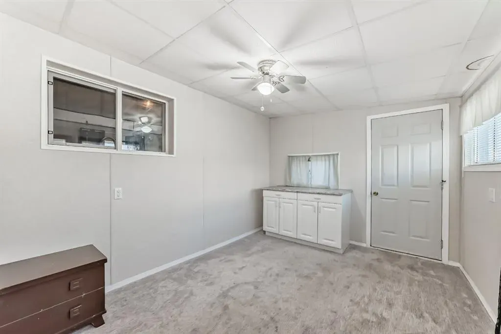 119 Home Bay SE