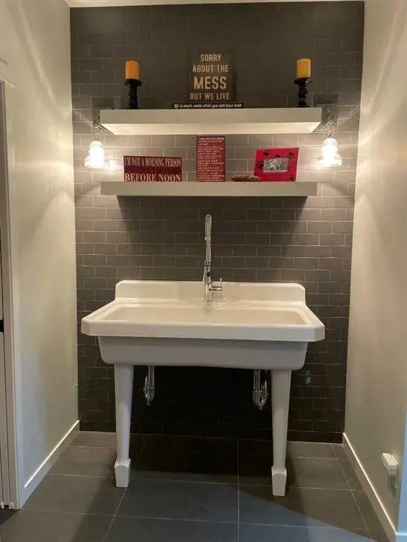 219 River Heights Green