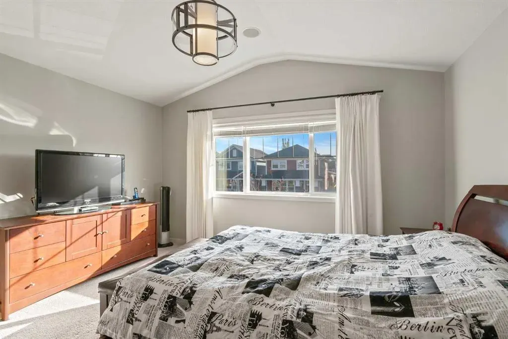 219 River Heights Green