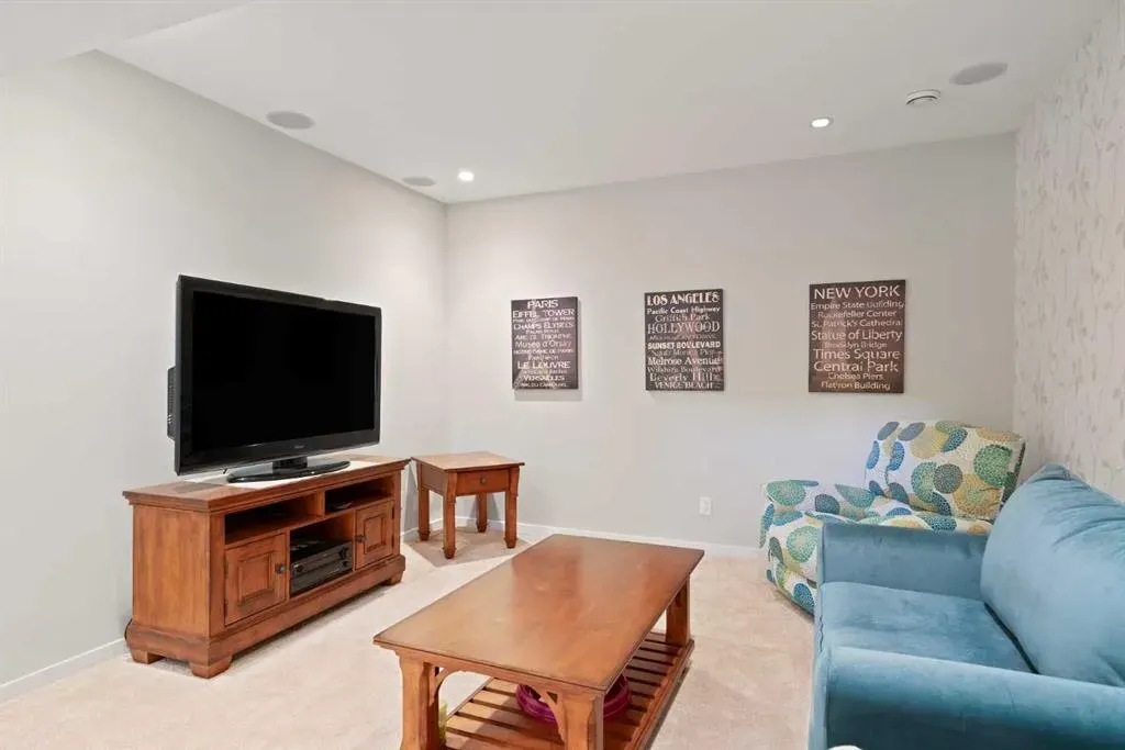 219 River Heights Green