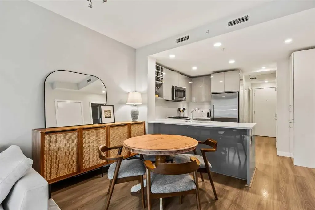 301 10 Street NW, #206