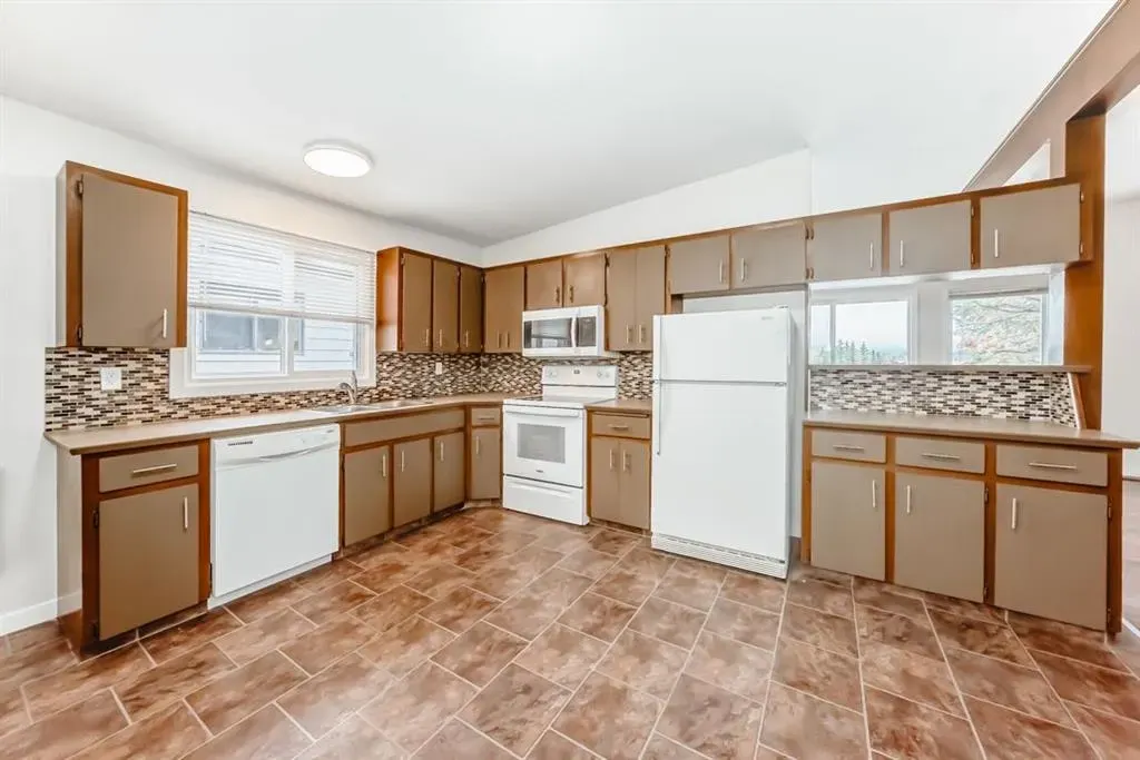 6525 & 6527 58 Street NW