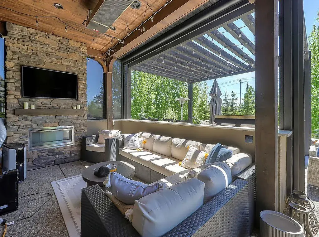 146 Waterside Court