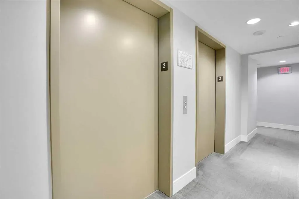 128 2 Street SW, #205