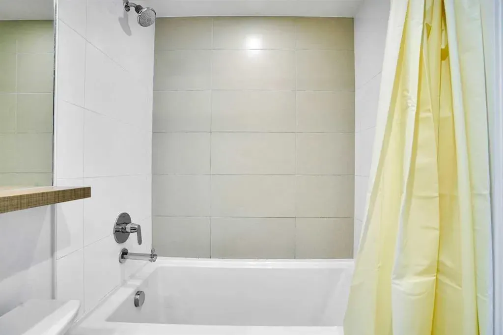 128 2 Street SW, #205