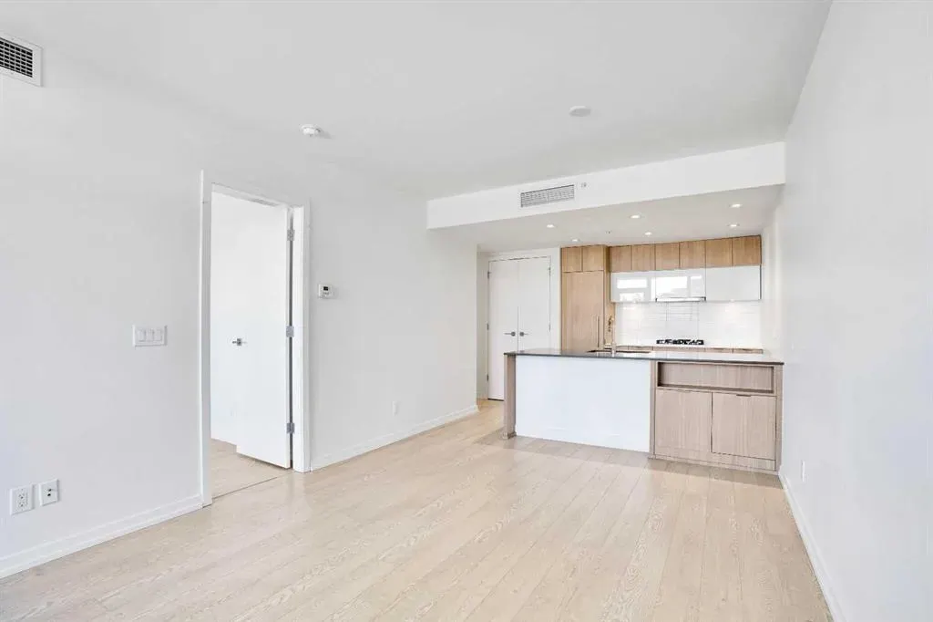 128 2 Street SW, #205