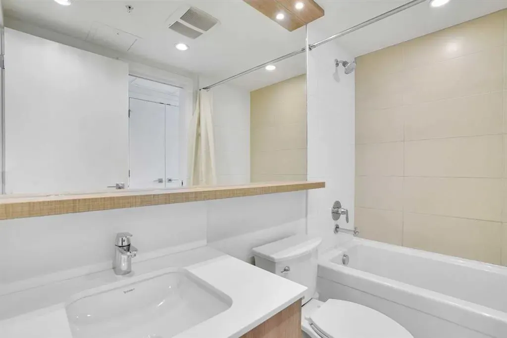 128 2 Street SW, #205