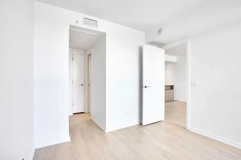 128 2 Street SW, #205
