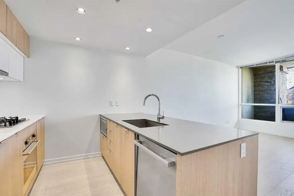 128 2 Street SW, #205