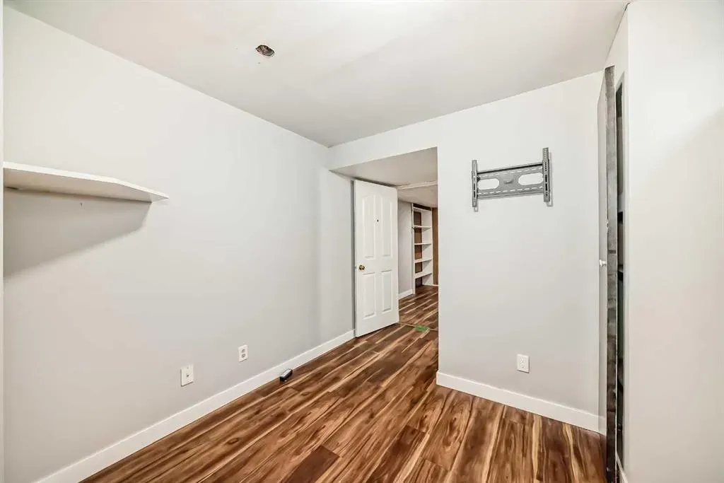 1403 19 Street NE