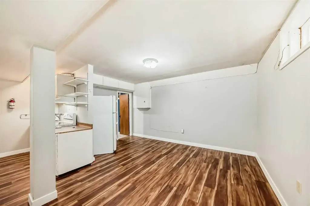 1403 19 Street NE