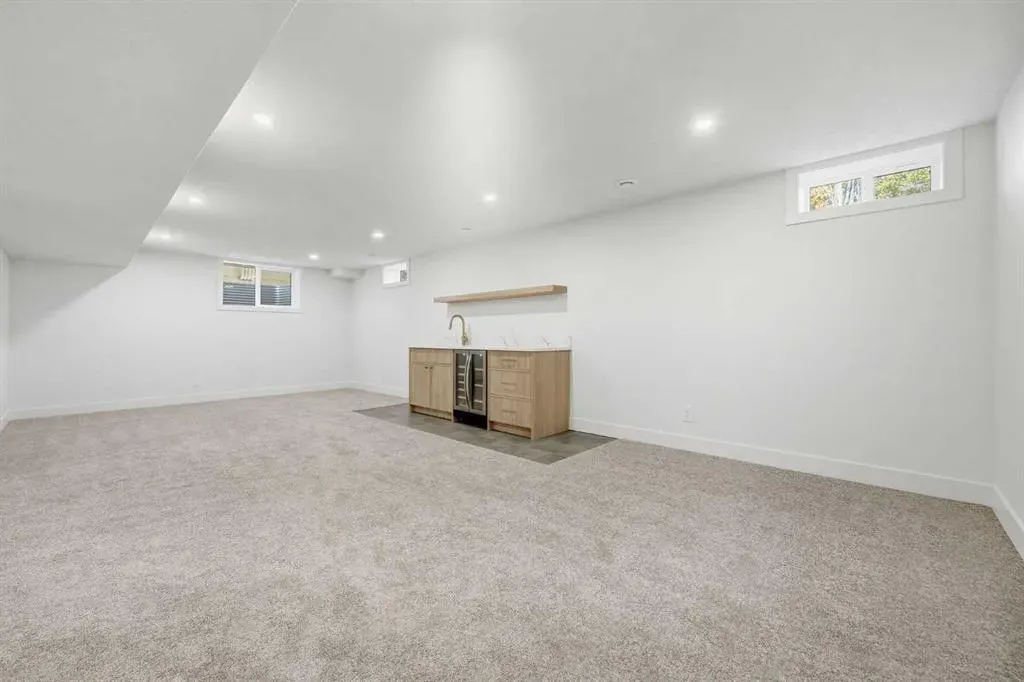 1016 Mapleglade Drive SE