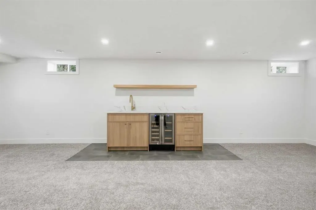 1016 Mapleglade Drive SE