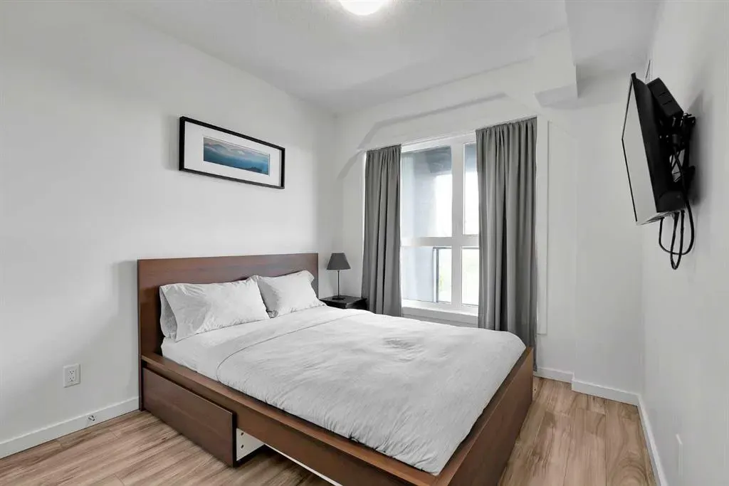 1629 38 Street SW, #206