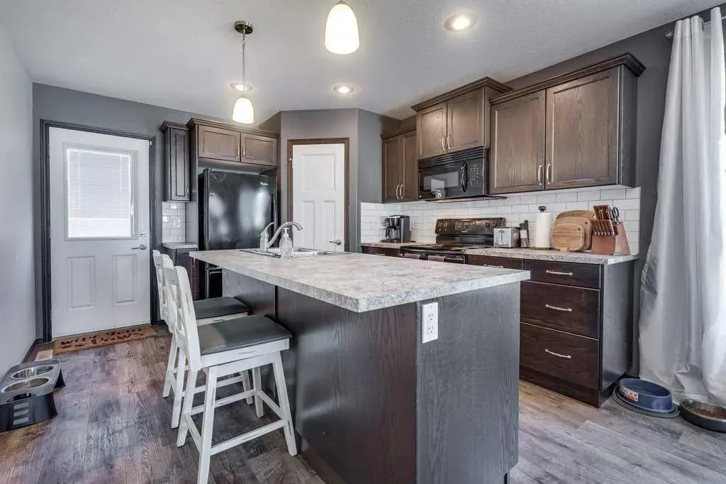 13 Adina Close