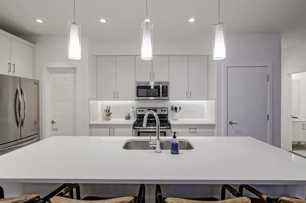 2115 34 Avenue SW, #100