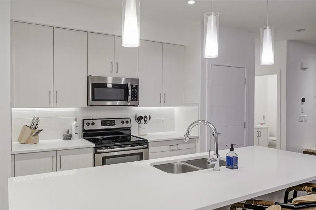 2115 34 Avenue SW, #100