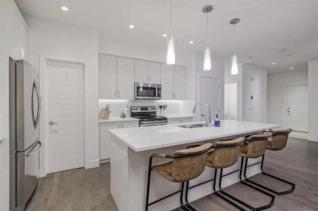 2115 34 Avenue SW, #100