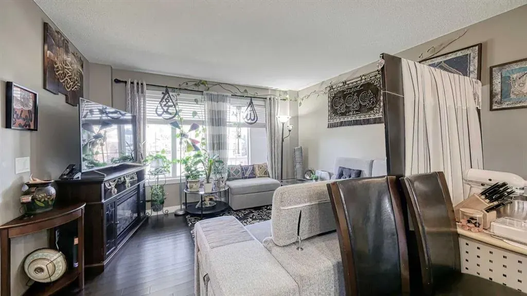 552 Evanston Drive NW