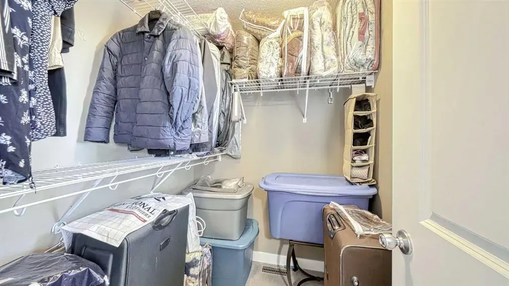 552 Evanston Drive NW