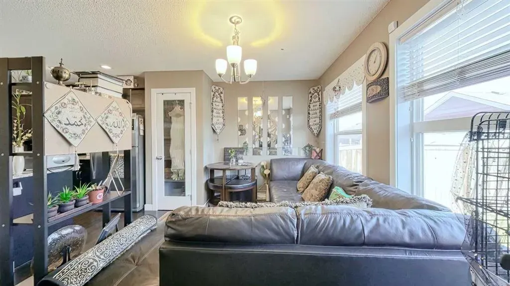 552 Evanston Drive NW