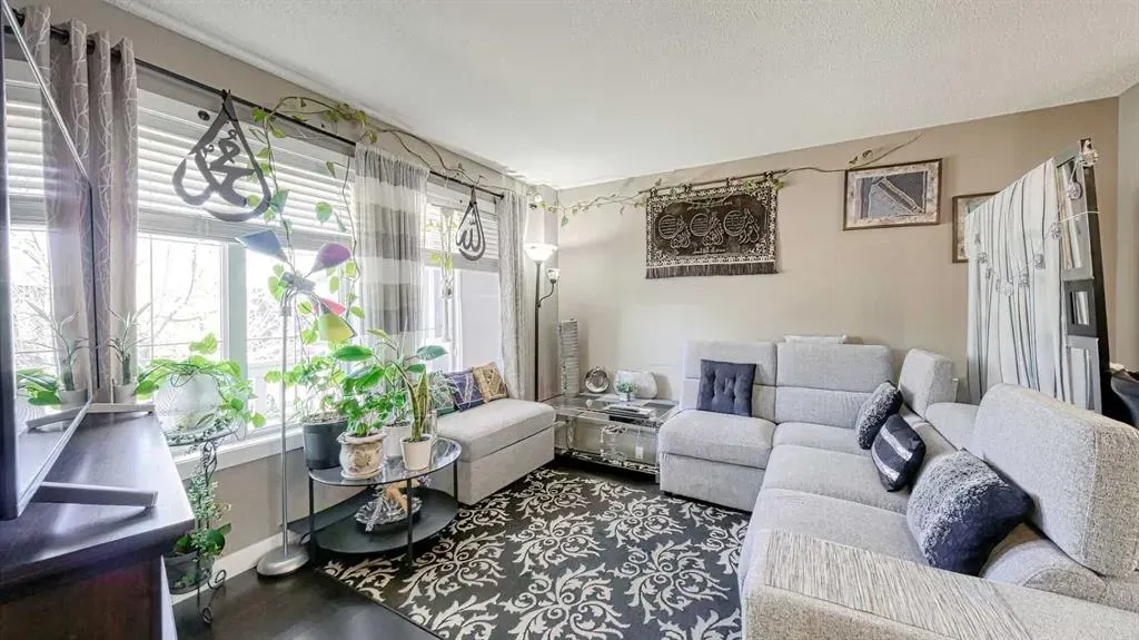 552 Evanston Drive NW