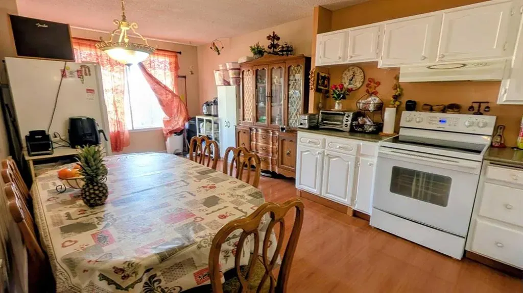 430 Pinehill Road NE