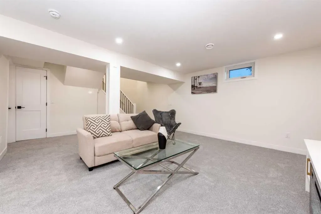 152 Southampthon Drive SW