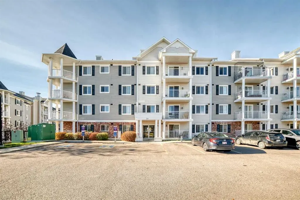 31 Country Village Manor NE, #4404