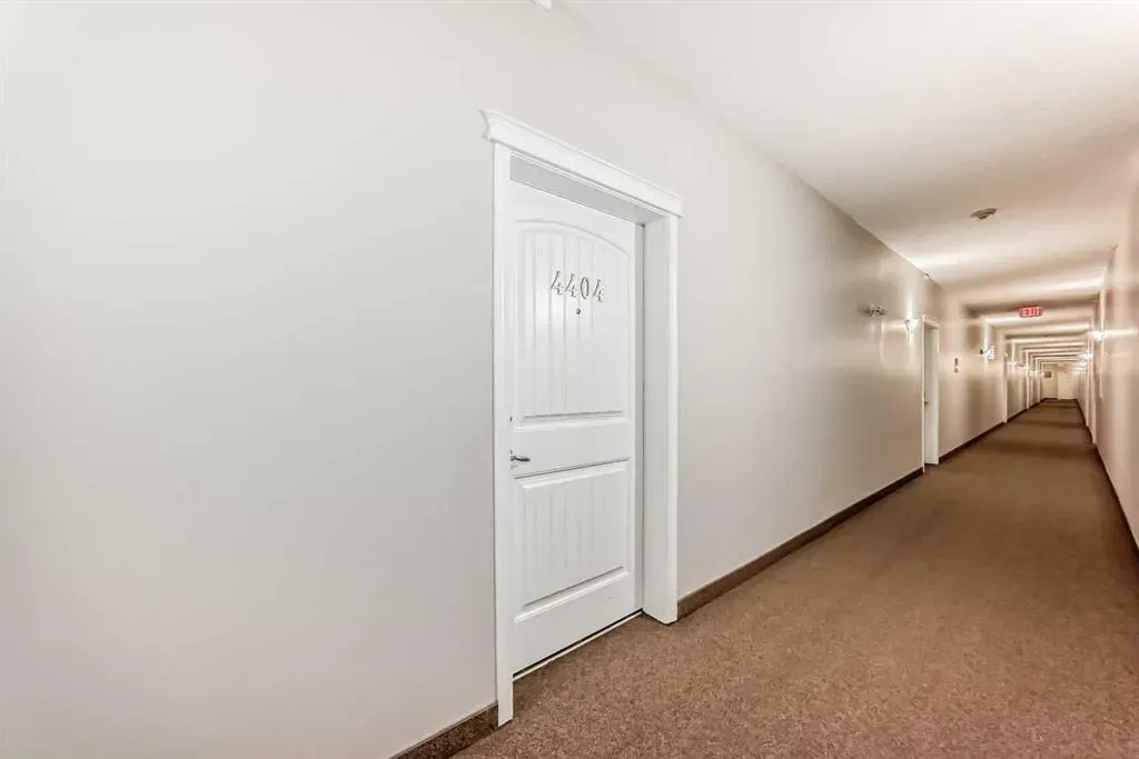 31 Country Village Manor NE, #4404