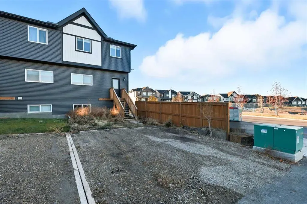 150 Edith Green NW