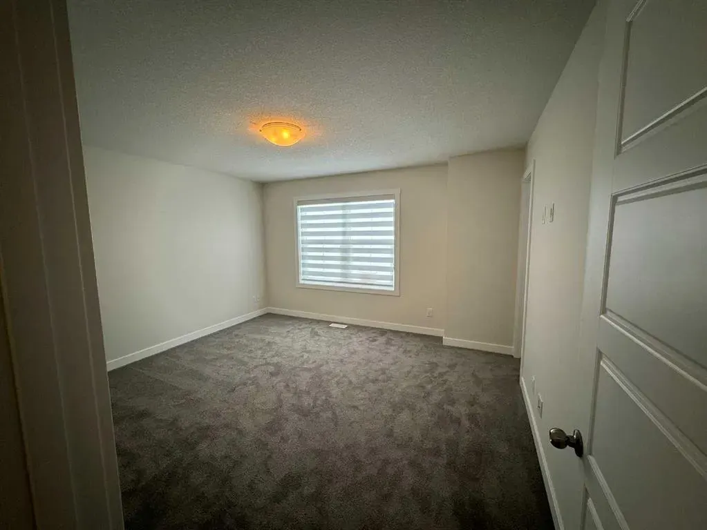 150 Edith Green NW