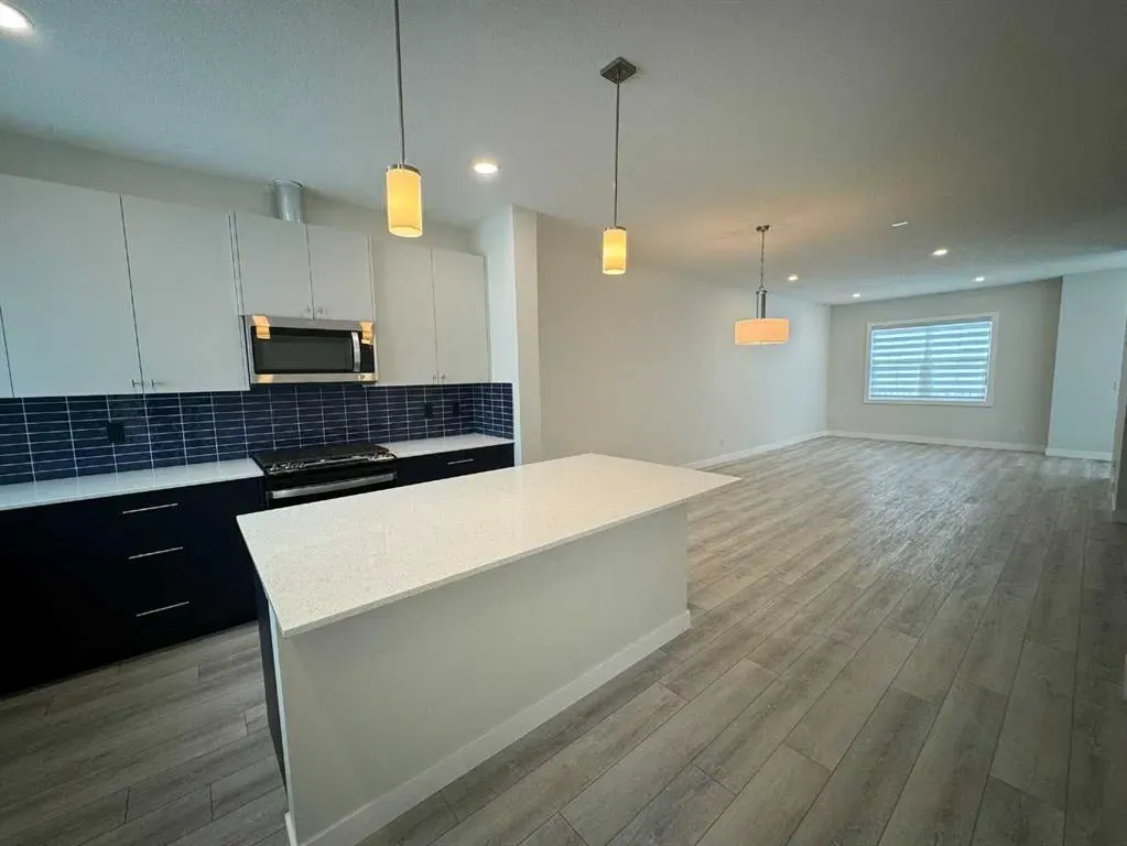 150 Edith Green NW