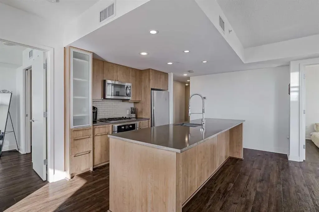 1118 12 Avenue SW, #706