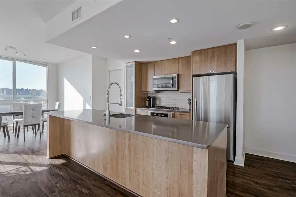 1118 12 Avenue SW, #706