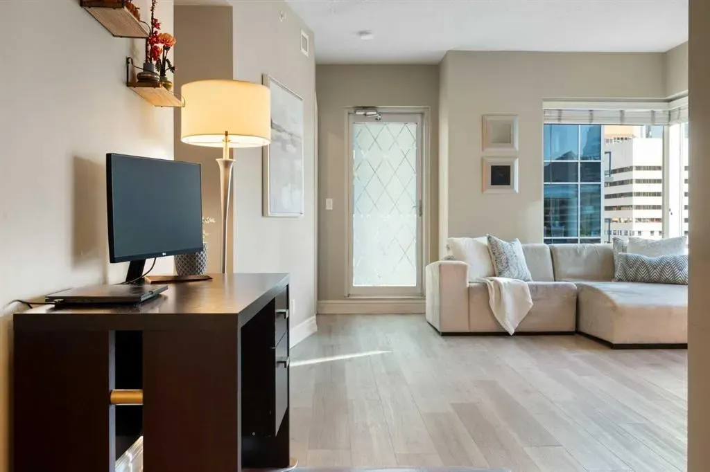 920 5 Avenue SW, #1806