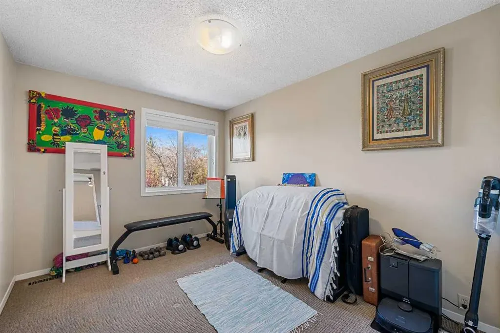 151 Woodglen Grove SW