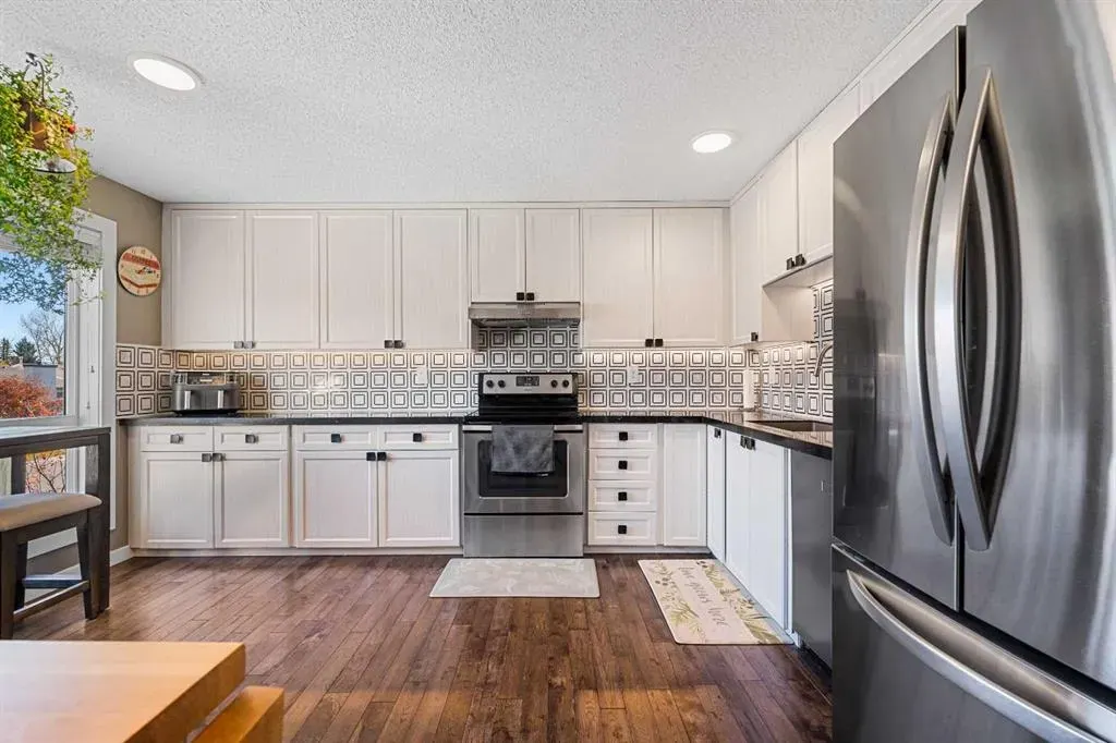 151 Woodglen Grove SW