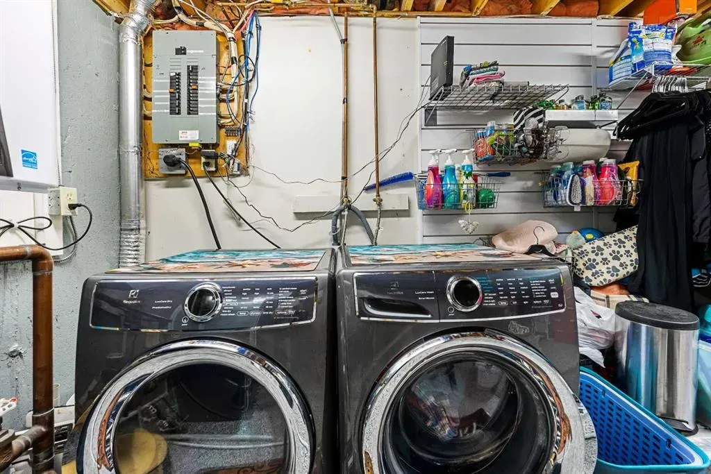 151 Woodglen Grove SW