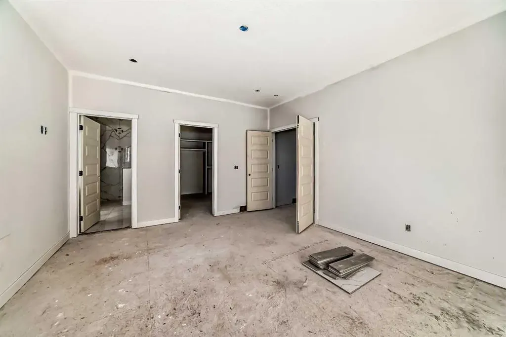 5821 Maple Cres