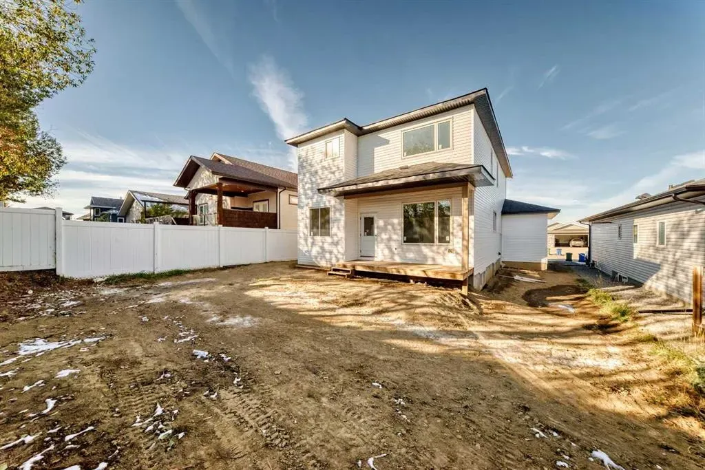 5821 Maple Cres