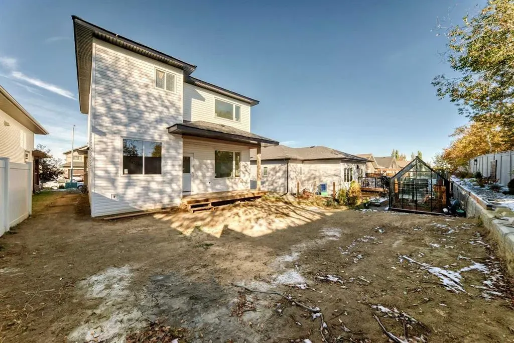5821 Maple Cres