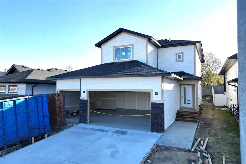5821 Maple Cres