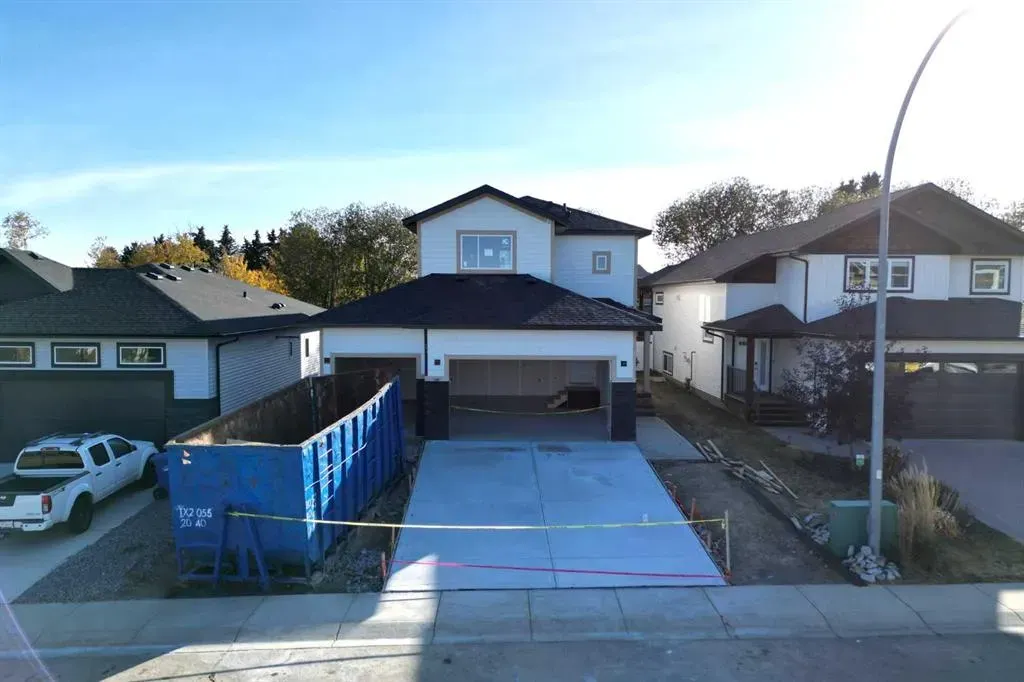 5821 Maple Cres