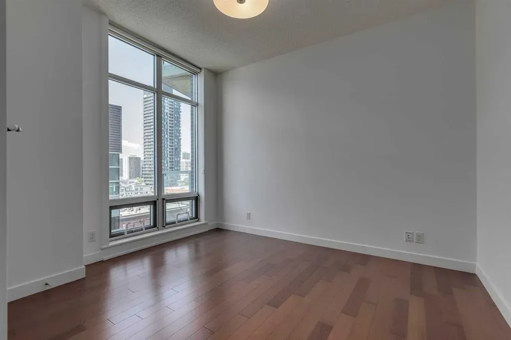 530 12 Avenue SW, #802