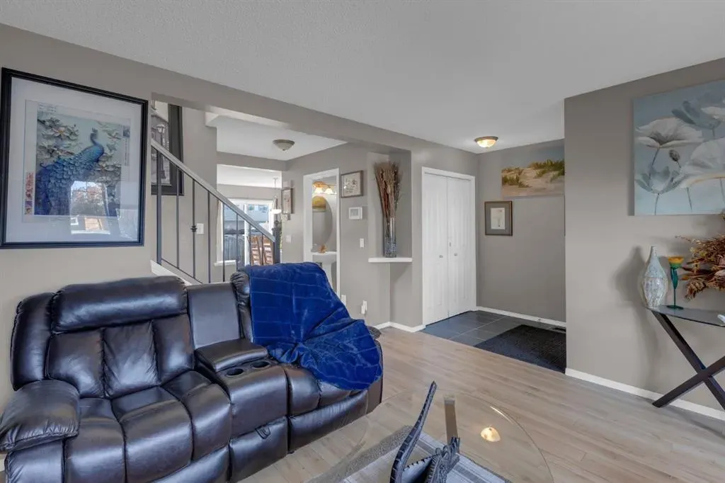 186 Everglen Rise SW