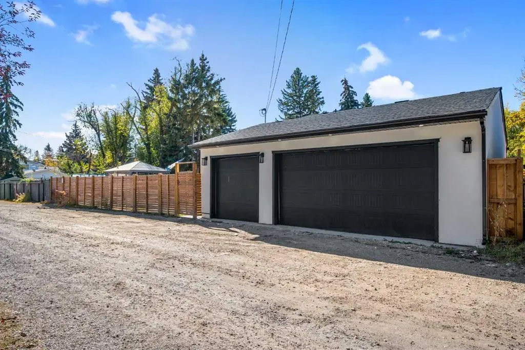 4239 Vauxhall Crescent NW