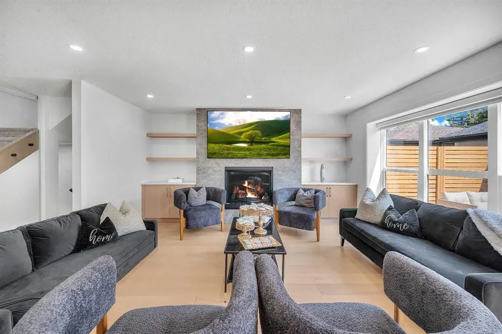 4239 Vauxhall Crescent NW